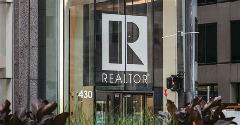 National Association of Realtors CEO stepping down; ex Chicago Sun-Times CEO tapped as interim hire